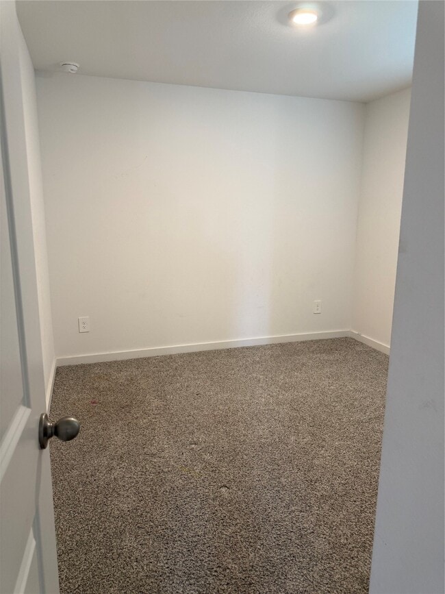 Building Photo - 1543 Merulana Lane