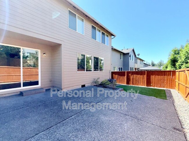 Building Photo - 3623 NE Sitka Dr