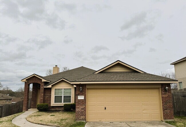 Building Photo - Enjoy living in this single story 3 bedroom+office that has a closet so it could be a 4th bedroom...