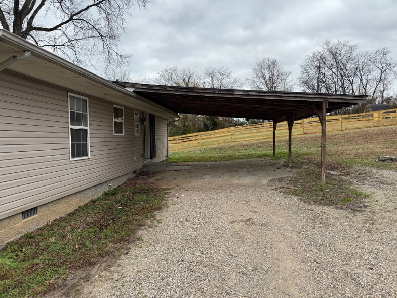 Building Photo - 304 Carol Dr