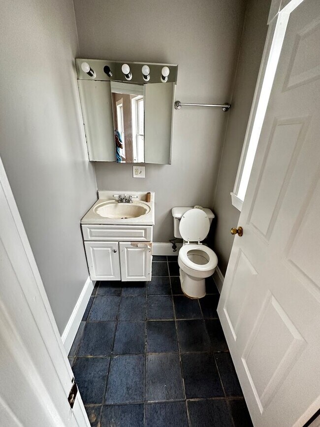 Building Photo - Available now - Only pay half broker fee -...
