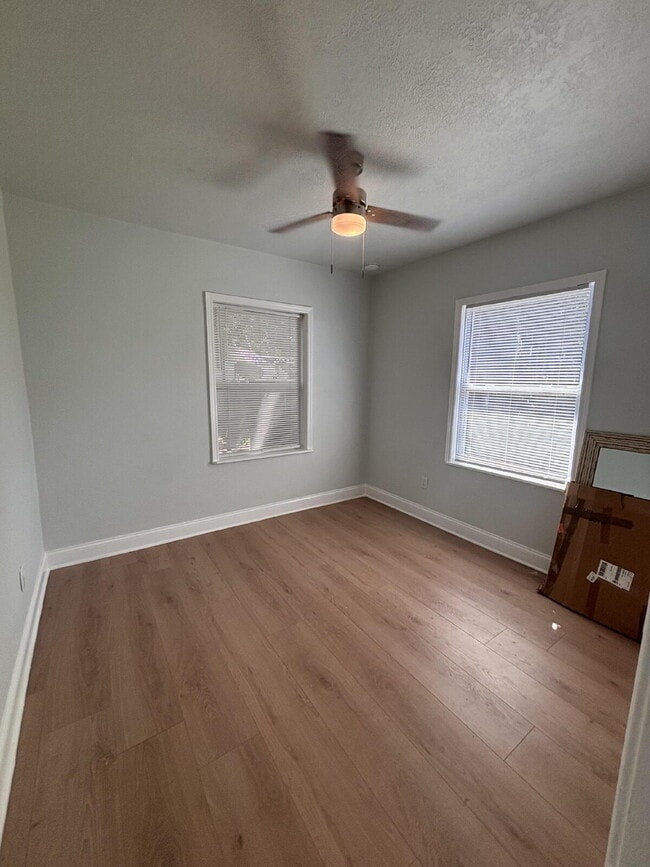 Building Photo - Charming 1946 Downtown Melbourne Bungalow — Renovated & Walkable to Everything!