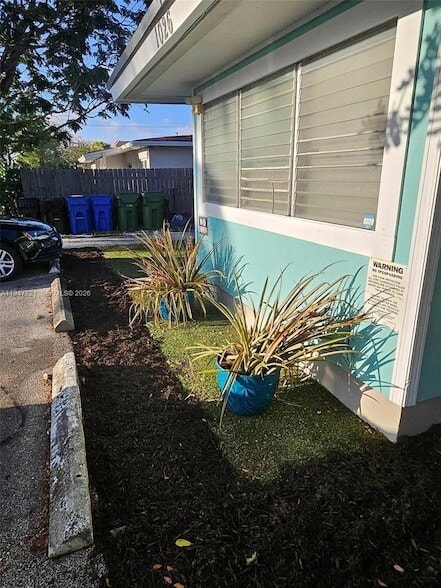 Building Photo - 1026 NE 9th Ave