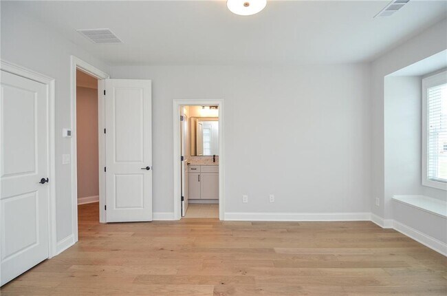 Building Photo - 3963 Enclave Wy