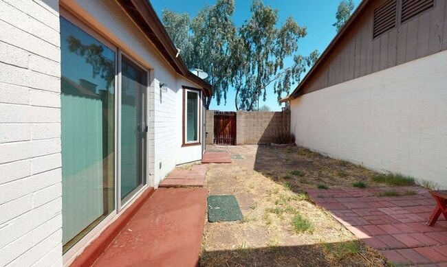 Building Photo - 1055 N Recker Rd