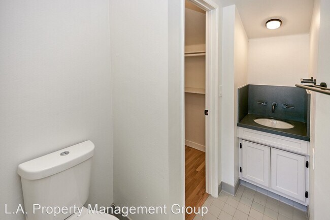 Building Photo - 2730 W Temple St