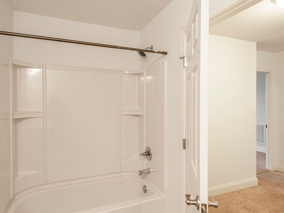 Upstairs Full Bath & Entry to 3rd BR - 2120 Sullivan St