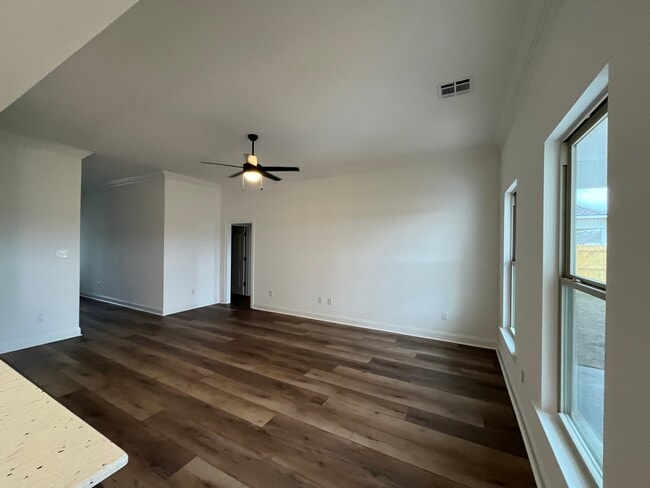 Building Photo - 109 Nandina Dr