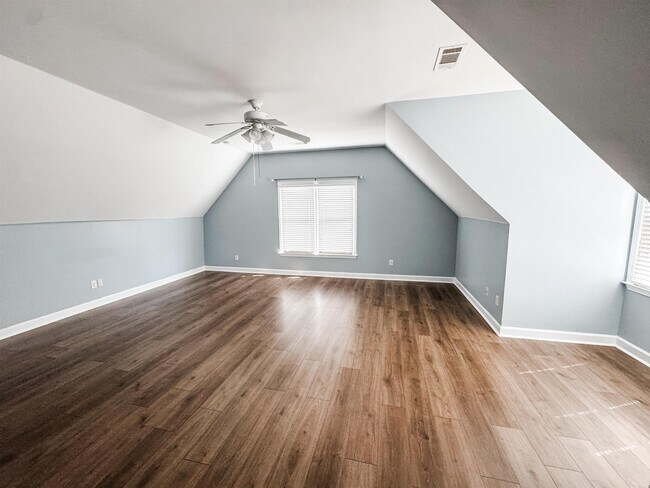 Building Photo - 464 Thornbuck Cove