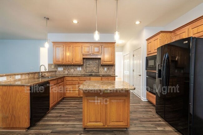 Building Photo - 5283 Downing Creek Dr