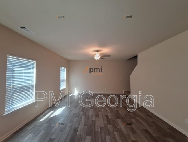 Building Photo - 660 Gleaner Wy