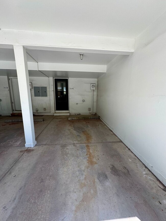 Building Photo - Updated 2 Bedroom with AC