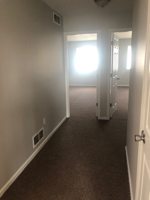 Building Photo - 3 Bedroom 2.5 bath w/1 car garage - Countr...