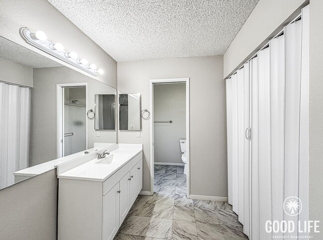 Building Photo - Stunning 3BD/2.5BA Townhouse in El Cajon W/ Central A/C, W/D, 2 Balconies, & Community Pool/Spa!