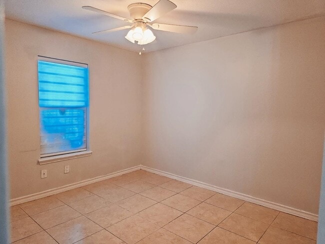 Building Photo - 233 Rancho Viejo Dr