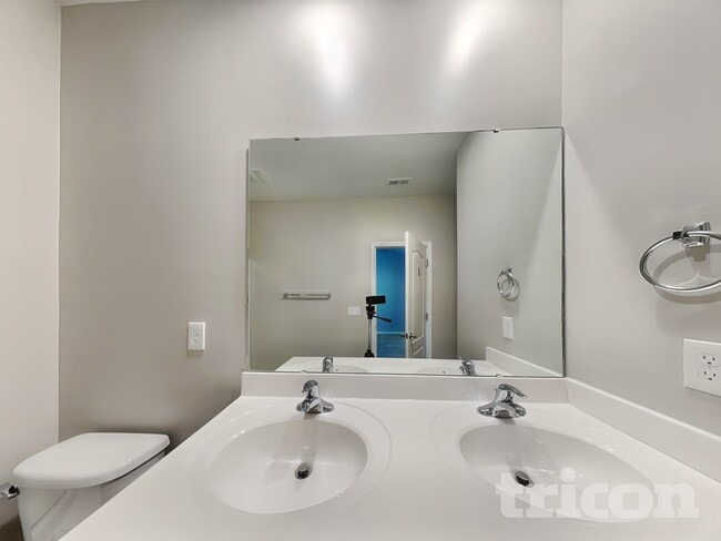 Building Photo - 1250 Aurora Glen Dr