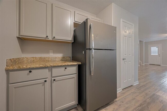 Building Photo - 5009 Willow Point Dr