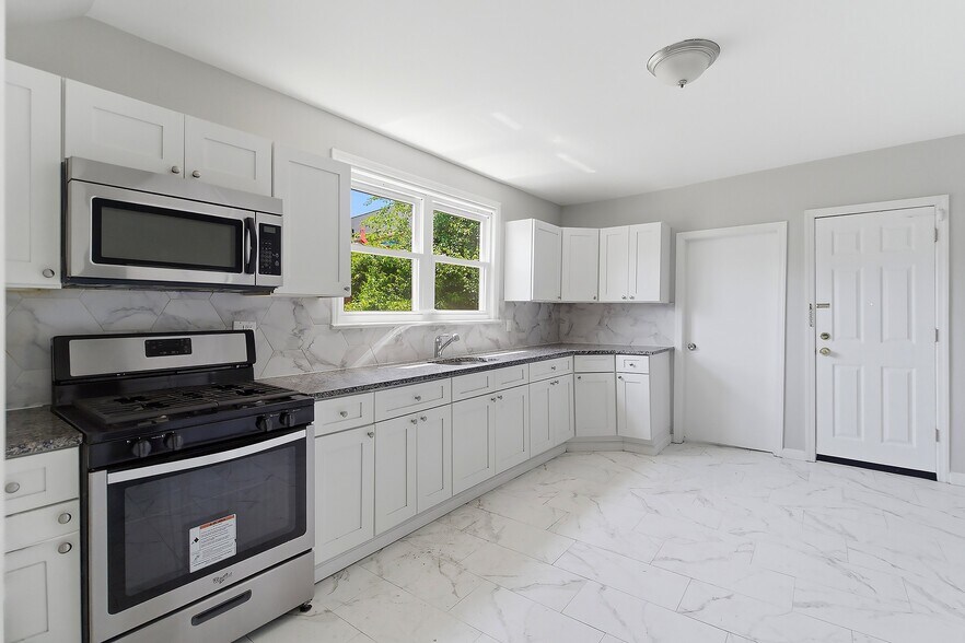 Kitchen 2 - 33 Lafayette St