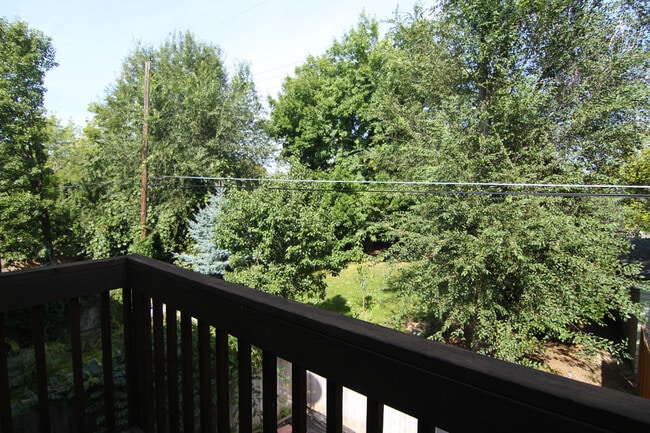 Building Photo - Beautiful Contemporary Townhome In SE Boise