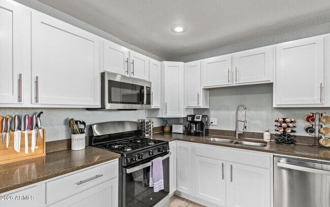 Building Photo - 2031 E Orange St.