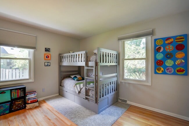 Building Photo - Charming West Side Single Family Home with Mid Century Modern feel