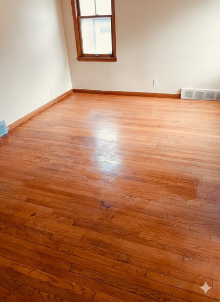 Building Photo - 15625 Bringard Dr