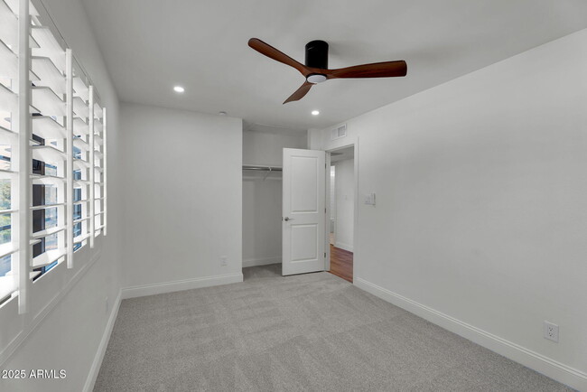 Building Photo - 2542 W Nopal Ave