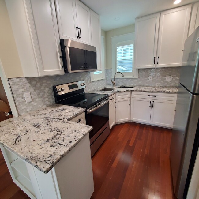 Building Photo - 1124 Azalea Ln