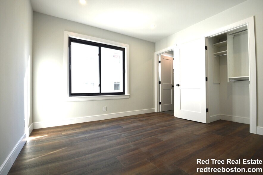 Building Photo - 25 Hunnewell Ave