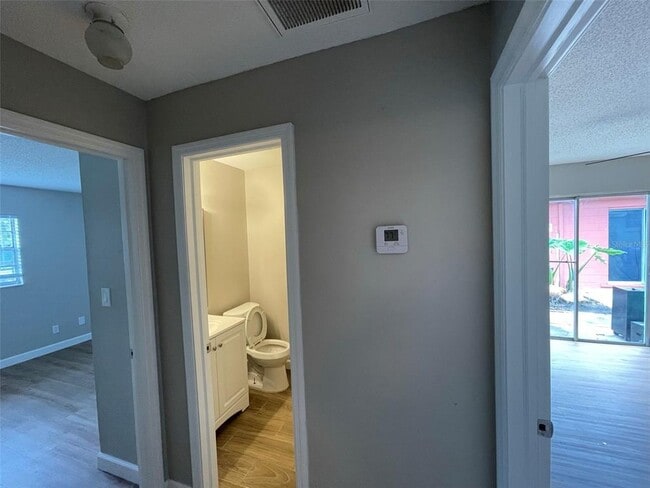 Building Photo - 511 Duchess Ct