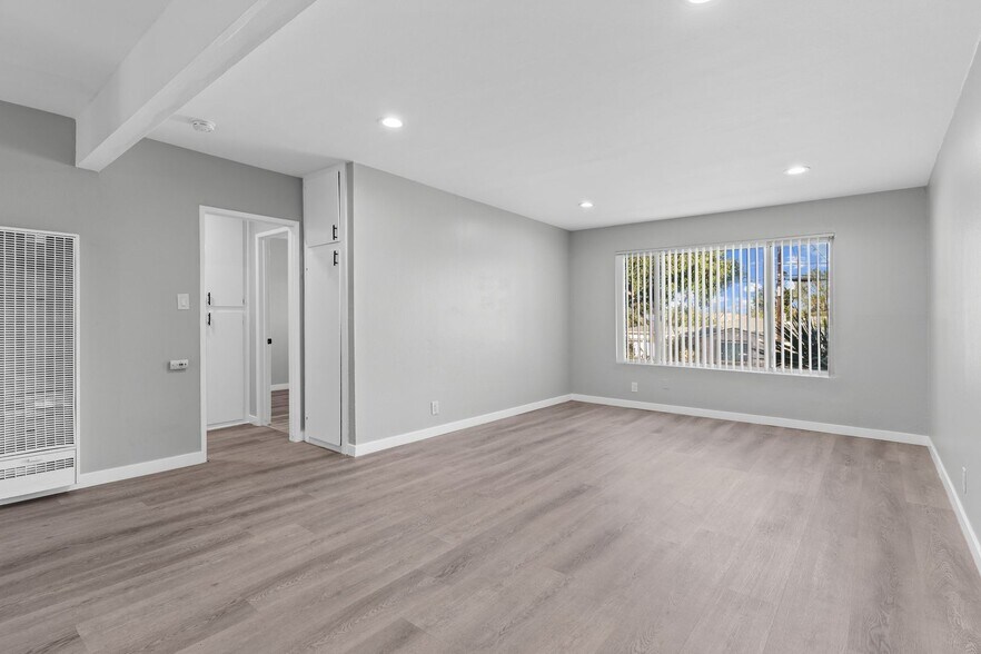 Building Photo - 10442 Lampson Ave