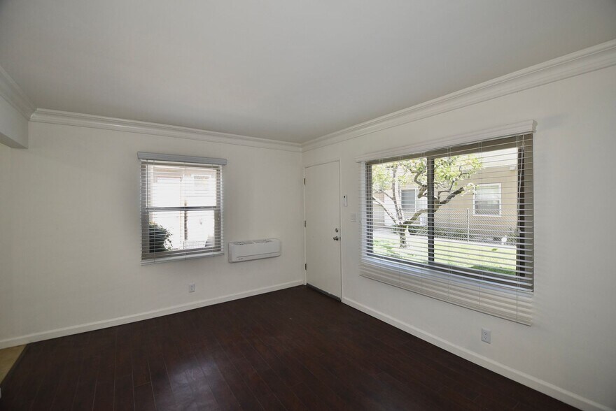 Building Photo - 605-609 North Hollywood Way