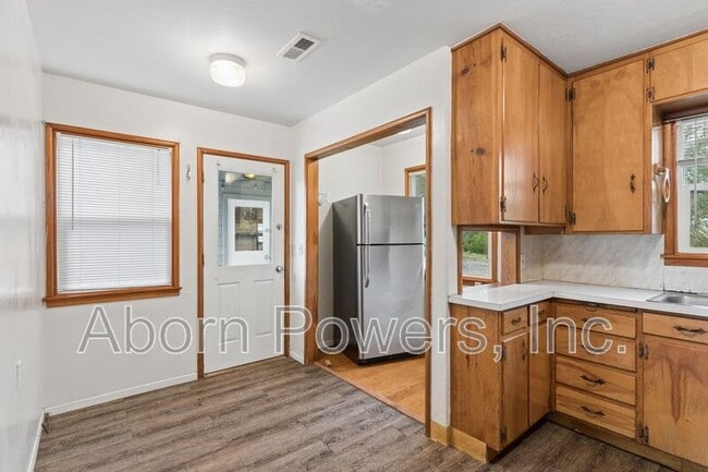 Building Photo - 1800 Tyrrel Ln