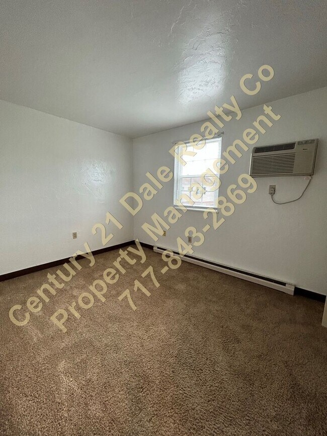Building Photo - 2 BR, 1.5 Bath in West York School District