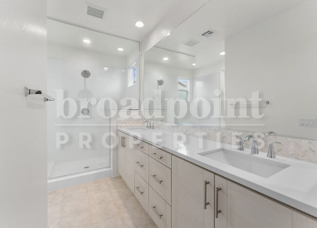 Building Photo - 1190 Via Candelas