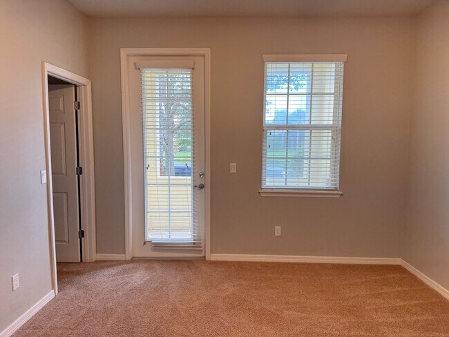 Building Photo - Lake Nona 3 Bedroom 3 Bath Townhouse in Vi...