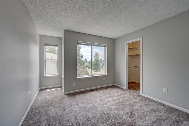 Building Photo - $2,800 - 3 Bed. 2.5 Bath Home with AC, Lof...