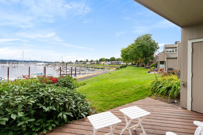 Building Photo - 549 N Tomahawk Island Dr