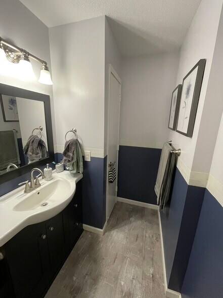 Building Photo - 6941 Ives Ln N