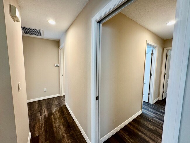 Building Photo - IMMACULATE 2/2 with FLEX ROOM in Country C...
