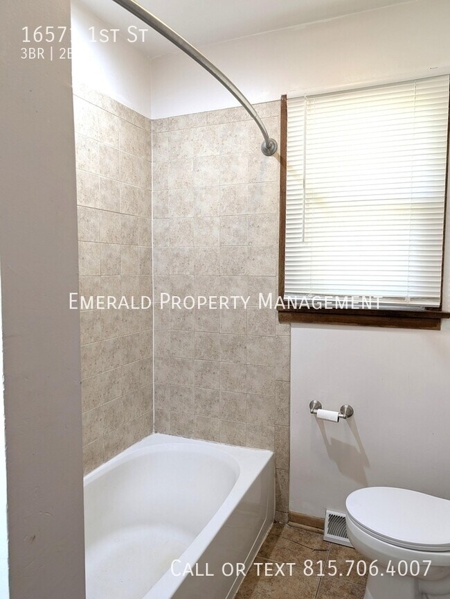 Building Photo - 16571 1st St