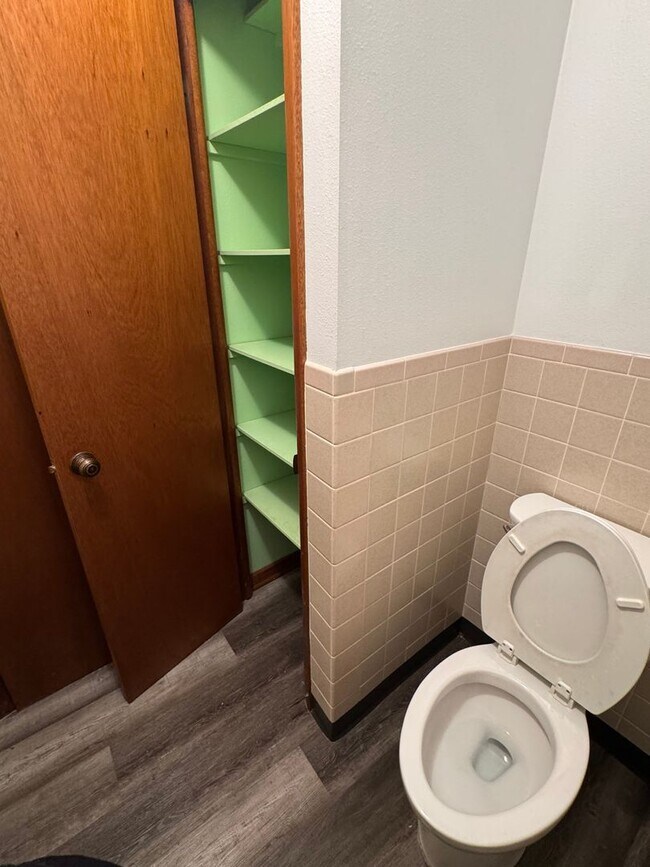 Building Photo - Country living at its best! Traditional farm house avail NOW