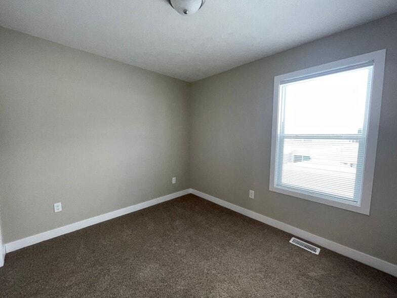 Building Photo - 2060 Lion Gate Dr