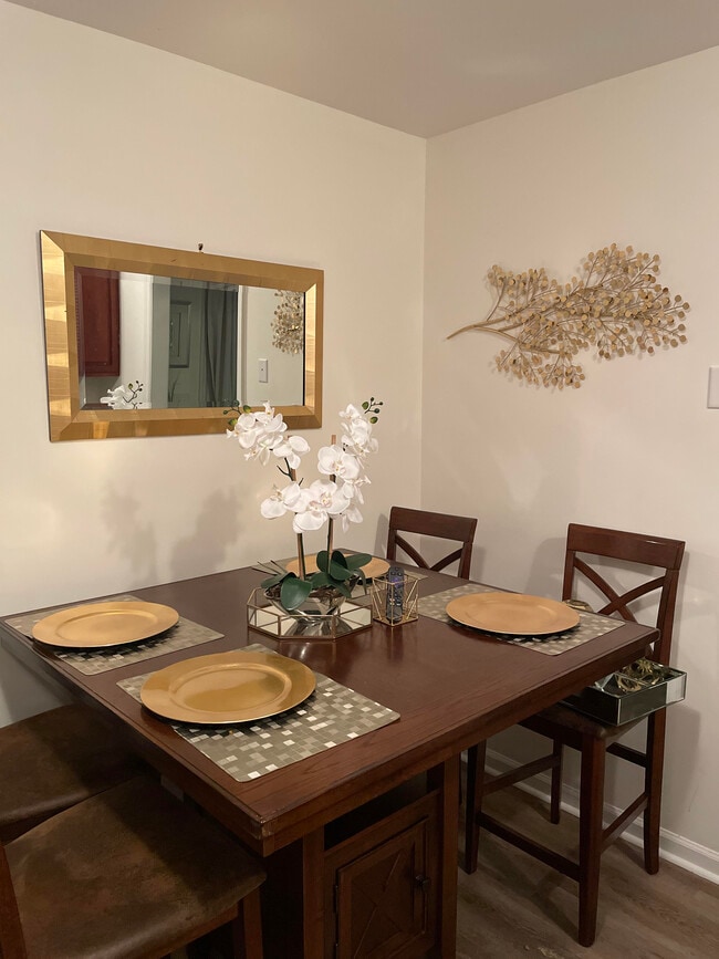 Building Photo - 1331 Stratton Place Dr