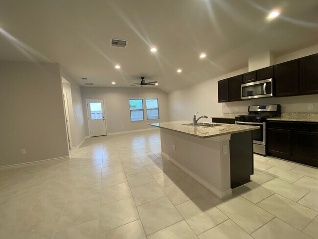 Building Photo - NEWER 4 BDRM HOME IN FLOUR BLUFF ISD!