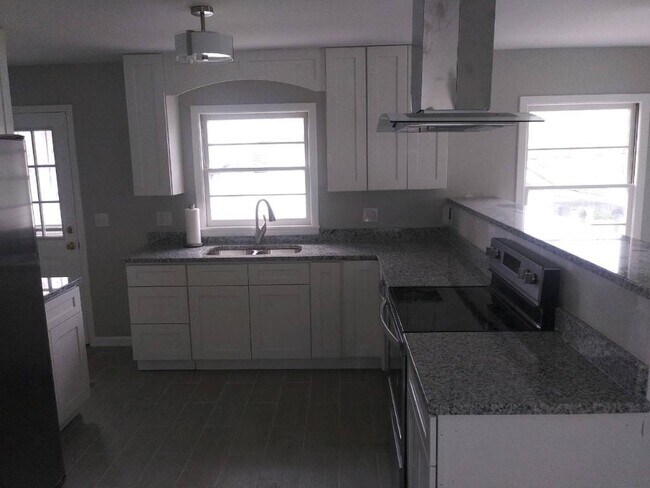 Kitchen - 1004 Bate Ave