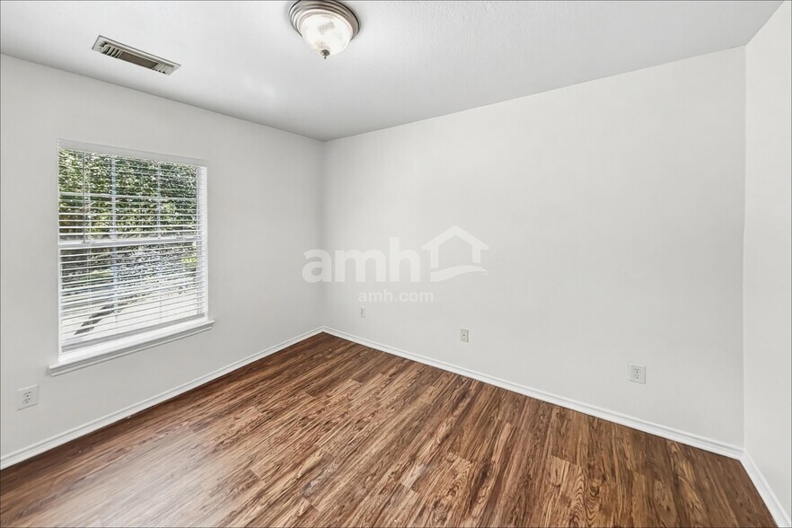 Building Photo - 11011 Pierce Valley Dr