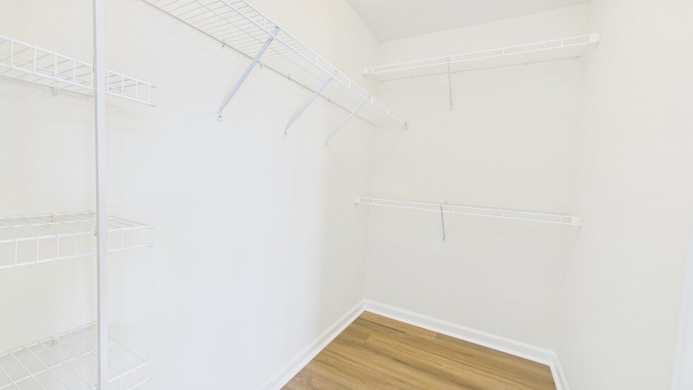 Building Photo - 5423 Saint Rita Dr