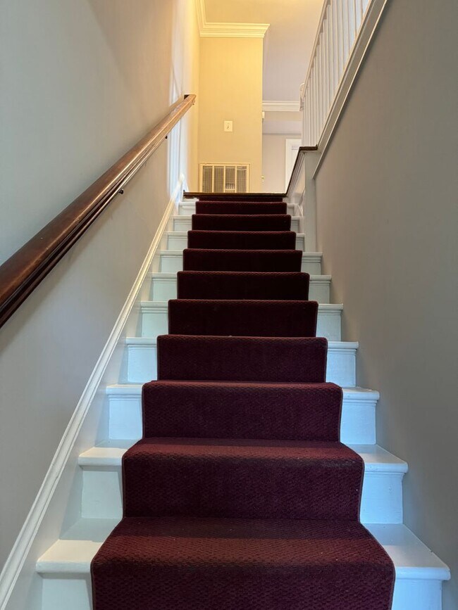 Building Photo - 67 E Shirley Ave