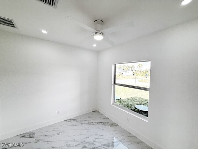 Building Photo - 852 Chipley St E